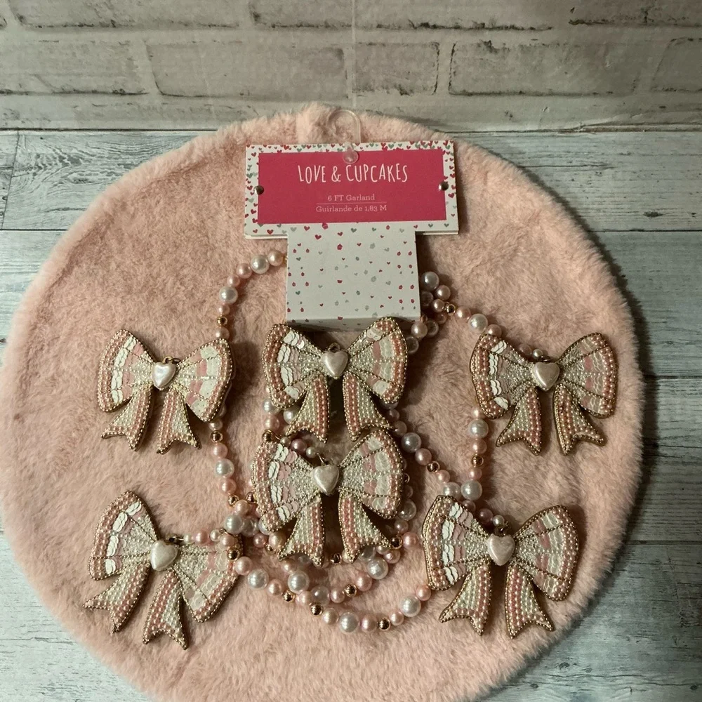 LOVE AND CUPCAKES Beaded Bow Garland Decor